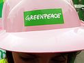 Активисты Greenpeace завалили углем вход в Елисейский дворец