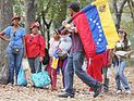 В Венесуэле продолжаются беспорядки: обезглавлен памятник Чавесу