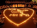 Молитва о благополучии пассажиров пропавшего самолета в Китае