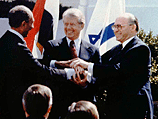 Менахем Бегин, Анвар Садат и Джимми Картер на церемонии подписания соглашения