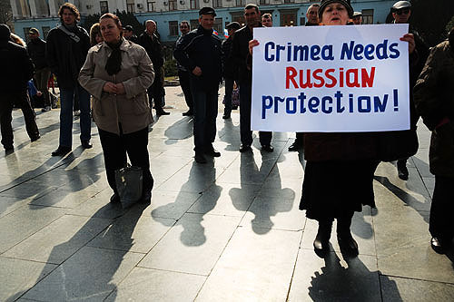 Демонстрация в Симферополе сторонников вхождения Крыма в состав России