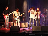 Выступают учащиеся музыкальной школы "Атид Разиэль" в Герцлии