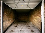 Заброшенный гараж в Лондоне продан за миллион долларов (иллюстрация)