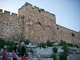 Мусульманское кладбище около "Золотых ворот", в восточной части крепостной стены Старого города Иерусалима