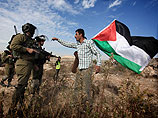 Палестинские демонстранты и солдаты армии Израиля