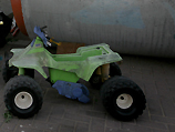 Иерусалим: шестилетний водитель игрушечного автомобиля попал в аварию