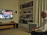Шимон Перес смотрит матч "Маккаби"-"Реал"