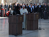 Папа Римский Франциск у Стены Плача 26 мая 2014 года