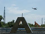 Вертолет ВВС Украины над аэропортом Донецка, 26.05.2014