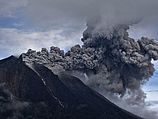 В Индонезии пробудился вулкан, Австралия отменяет авиарейсы