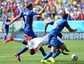 Несмотря на усилия арбитра, после первого тайма Коста-Рика выигрывает у Италии