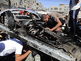 Уничтоженный автомобиль в лагере беженцев Шати в секторе Газы. 27.06.2014