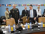 Мнистр обороны Украины Михаил Коваль и генеральный секретарь NATO Андерс Фог Расмуссен. Брюссель, 3 июня 2014 года