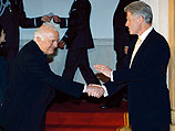 Эдуард Шеварднадзе и Билл Клинтон в 1999 году