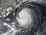 Снимок тайфуна  "Ногури", приближающегося к острову Окинава 7 июля 2014 года