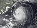 В результате тайфуна на юго-западе Японии погибли 2 человека; тайфун движется к центральным островам