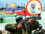 Боевик ХАМАС с автоматом Калашникова