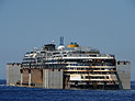 Лайнер Costa Concordia пришел в порт Генуи, где его разберут на лом