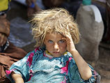 Девочка из семьи езидов, бежавших от преследований исламистов. Август 2014 года