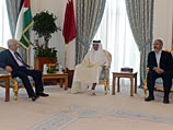 председатель Палестинской национальной администрации Махмуд Аббас, эмир Катара Тамим бин Хамад бин Халифа Аль Тани и председатель политбюро ХАМАС Халид Машаль. Доха, 21 августа 2014 года 
