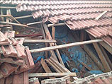 Фото крыши дома в Ашкелоне, на которую упали осколки сбитой ракеты. 23 августа 2014 года