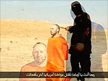 Кадр видеозаписи казни Стивена Сотлоффа, распространенной боевиками "Исламского государства" 2 сентября 2014 года