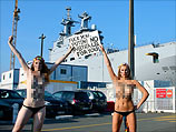 "Шпионки" FEMEN выступили против Путина и продажи "Мистралей" России