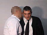 Обвиняемый (слева) в окружном суде Тель-Авива 11 сентября 2014 года