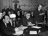 Премьер-министр Великобритании Клемент Эттли во время переговоров с арабскими лидерами. 1946 год