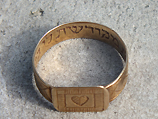 Кольцо, обнаруженное рядом с газовыми камерами в Собиборе
