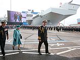 Королева Елизавета II испектирует строительство авианосца HMS Queen Elizabeth. 04.07.2014