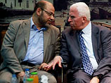 Глава делегации ХАМАС Муса Абу Марзук и глава делегации ФАТХ Аззам аль-Ахмад