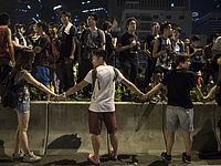 В Гонконге подрались сторонники и противники демократии