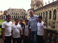 Ади Тамир с участниками индийской сборной на чемпионате в Дрездене