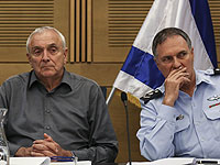 Министр внутренней безопасности Ицхак Аронович и генеральный инспектор полиции Йоханан Данино