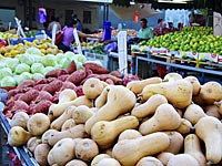 Россия вводит запрет на импорт овощей и фруктов из Украины 