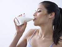 Не больше 3-х стаканов в день: ученые развенчали миф о пользе молока
