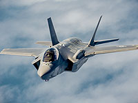Новейший американский истребитель F-35 впервые совершил посадку на палубу авианосца
