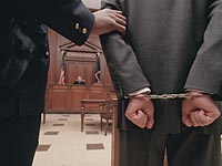 Ученые: подсудимый в клетке чаще признается виновным, чем сидящий рядом с адвокатом