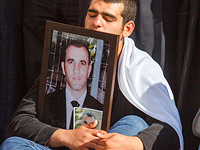 Во время похорон капитана Джедана Асада