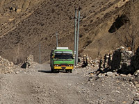 Туристический автобус в Непале (иллюстрация)