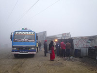 Туристический автобус в Непале (иллюстрация)