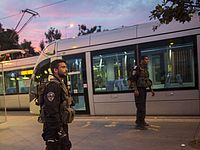 На остановке "иерусалимского трамвая" задержан вооруженный ножом араб. ВИДЕО