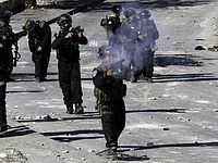 Полицейские во время пресечения беспорядков в Всточном Иерусалиме (иллюстрация)