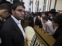 Тысячи людей провожают в последний путь погибших в результате теракта в синагоге
