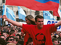 "Левада-Центр": большинство россиян гордятся страной и не хотят ее менять