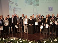 Софа Ландвер с учеными-репатриантами, получившими награды. 24 ноября 2014 года