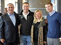  Биньямин Нетаниягу с супругой Сарой и сыновьями во время проводов Авнера в Армию обороны Израиля
