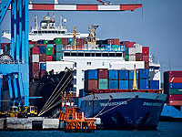 Таможенники не пропускают контейнеры с импортом в Израиль и не выпускают товары, подготовленные для экспорта