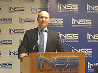 Речь Нафтали Беннета на конференции INSS в Герцлии была прервана выкриками из зала